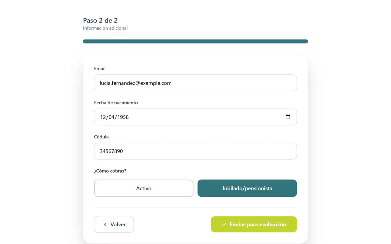 Solicitud de préstamo en la web de COSSAC, paso 2 de 2, completa con datos de ejemplo y sin enviar: email, fecha de nacimiento, cédula, cómo cobrás y el botón Enviar para evaluación