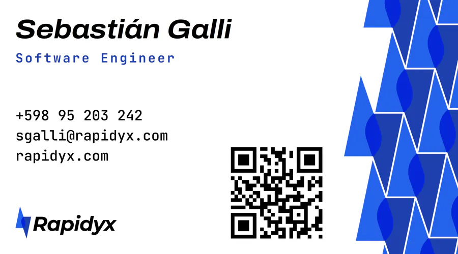 Dorso de la tarjeta de Rapidyx: Sebastián Galli, Software Engineer, con el WhatsApp +598 95 203 242, sgalli@rapidyx.com, rapidyx.com, un QR al sitio y planos de azul a la derecha.